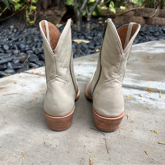 Lucchese ‘April’ Cowgirl Booties - Picture 6 of 11